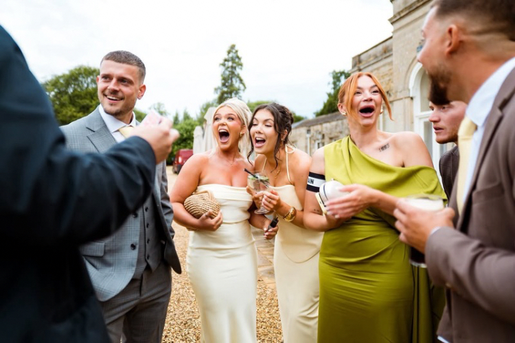 Richard Parsons the Gloucestershire Magician performing tricks for wedding guests at Barton Hall in Kettering